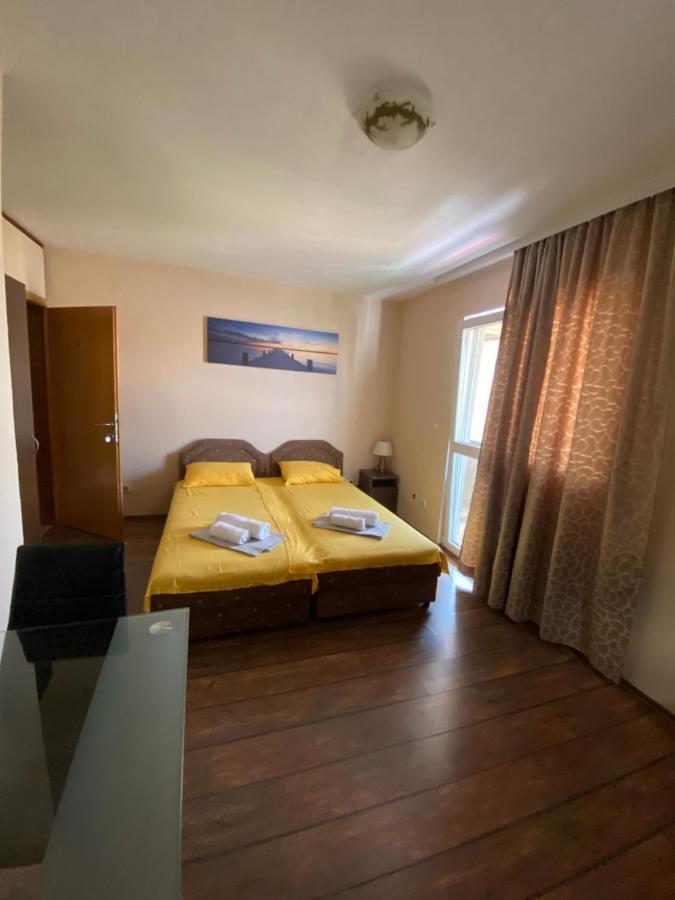 Apartments And Rooms Grande Casa Bar Bagian luar foto