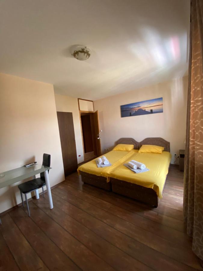 Apartments And Rooms Grande Casa Bar Bagian luar foto